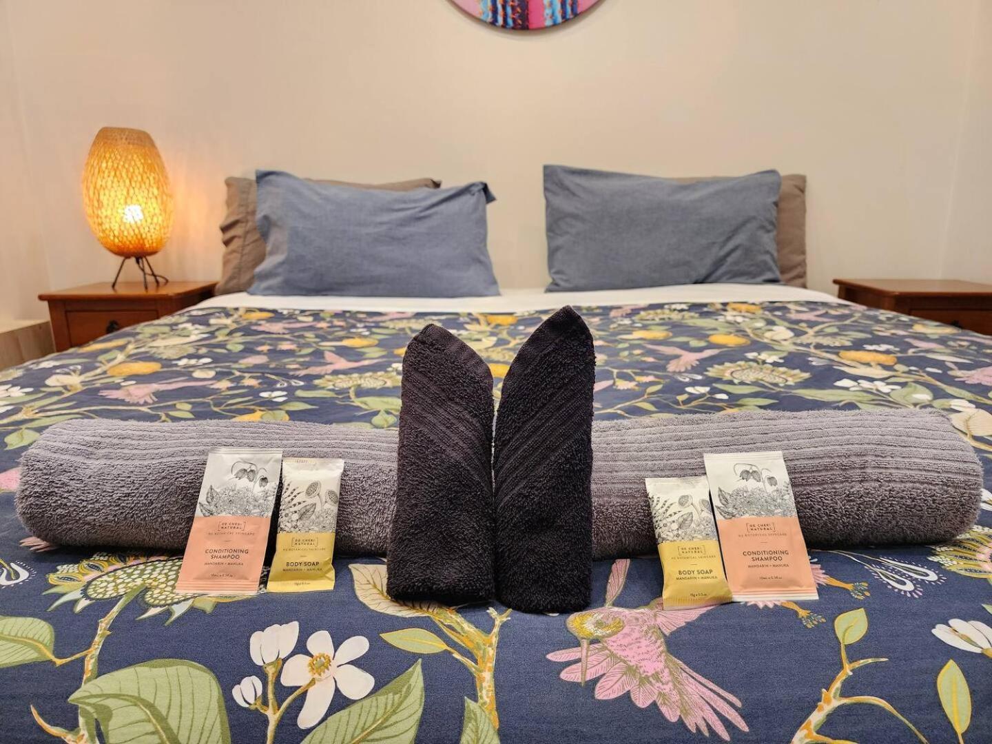 Hotel A Stone'S Throw From Town Main House à Dunedin Extérieur photo