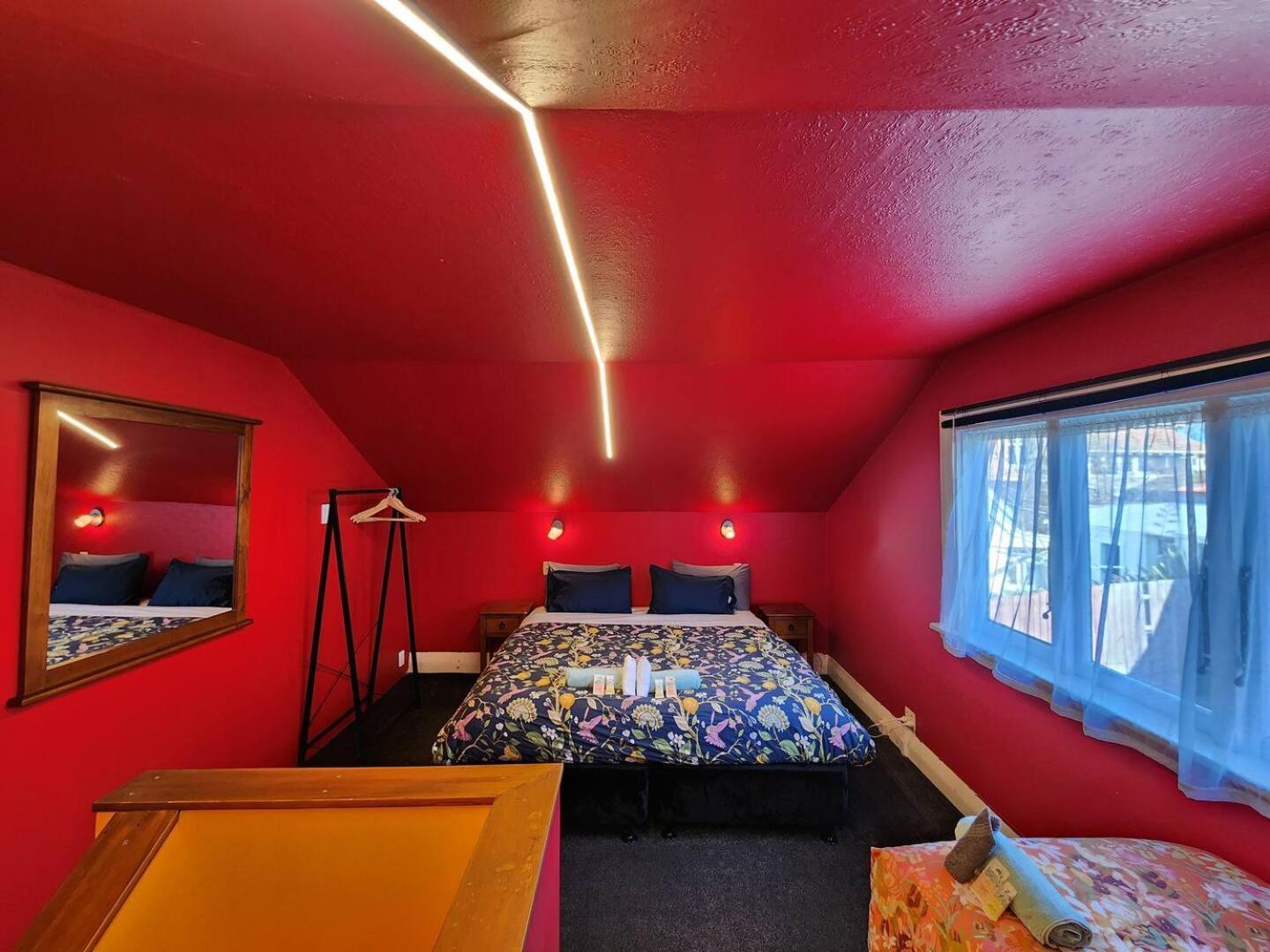 Hotel A Stone'S Throw From Town Main House à Dunedin Extérieur photo