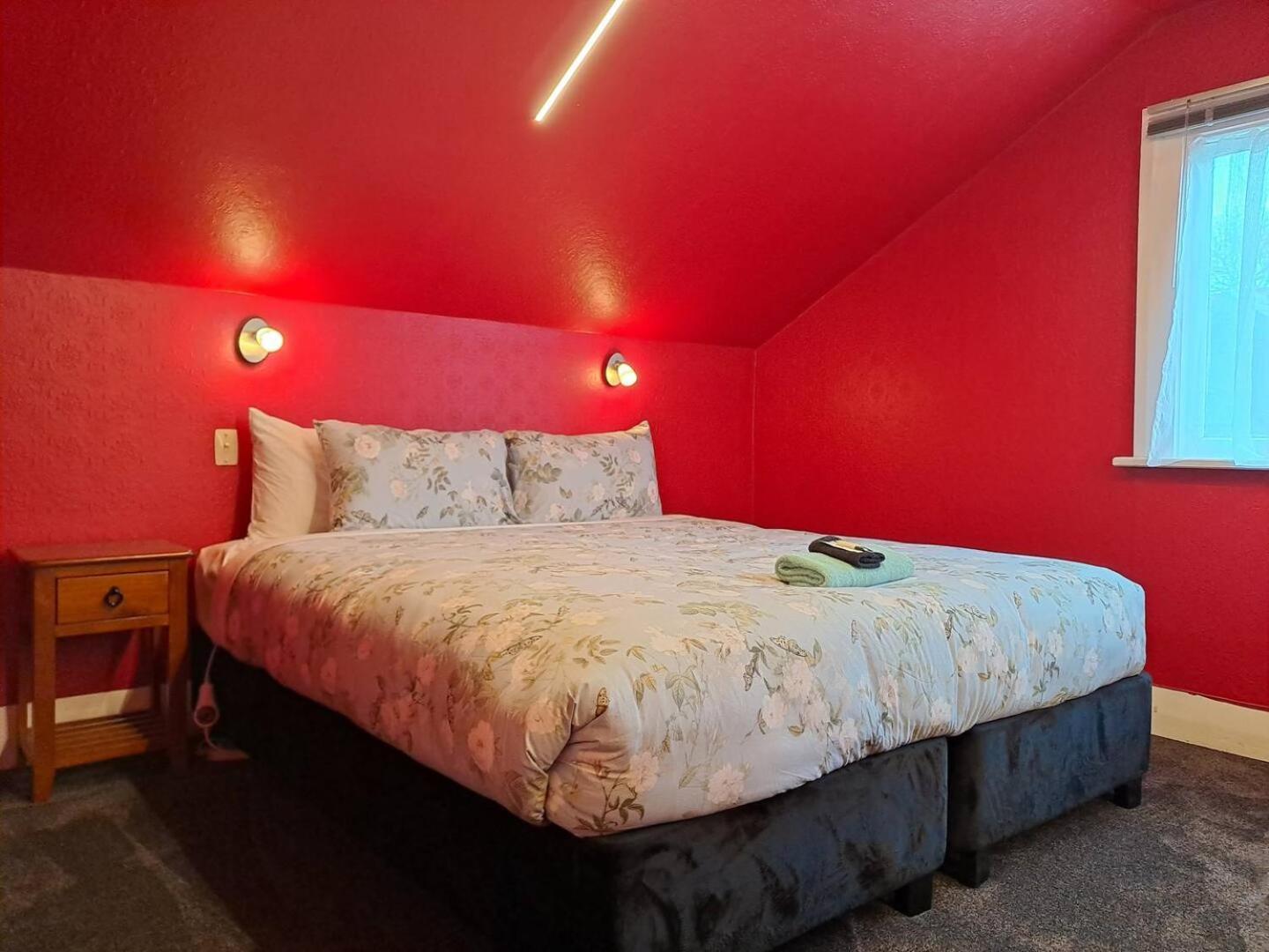 Hotel A Stone'S Throw From Town Main House à Dunedin Extérieur photo
